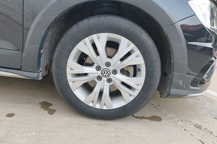 Used Volkswagen C-TREK 2017 1.6L Manual Comfort Model Right Front Wheel Hub
