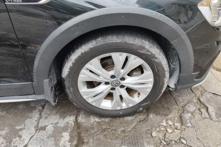 Used Volkswagen C-TREK 2017 1.6L Automatic Comfort Model Right Front Wheel Hub