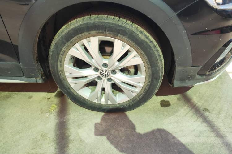 Used Volkswagen C-TREK 2017 1.6L Manual Comfort Model Right Front Wheel Hub
