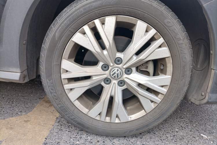 Used Volkswagen C-TREK 2017 230TSI Manual Comfort Version Right Front Wheel Hub