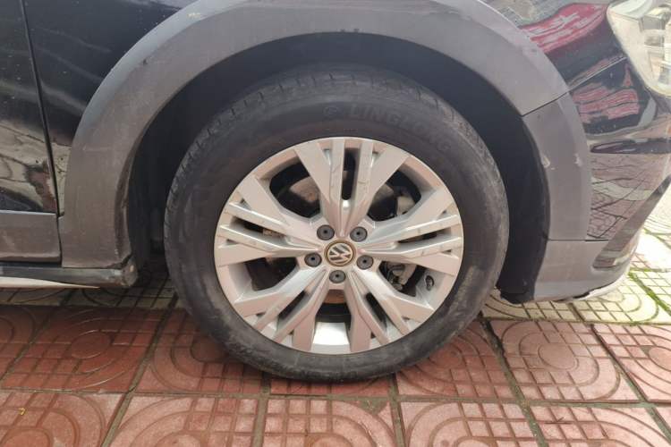 Used Volkswagen C-TREK 2017 230TSI DSG Comfort Version Right Front Wheel Hub