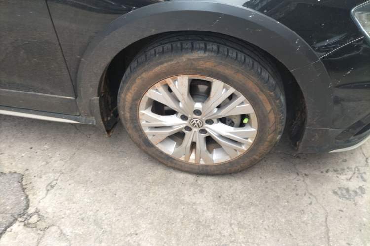 Used Volkswagen C-TREK 2017 1.6L Automatic Comfort Model Right Front Wheel Hub