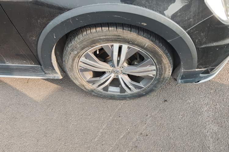 Used Volkswagen C-TREK 2017 1.6L Automatic Luxury Model Right Front Wheel Hub