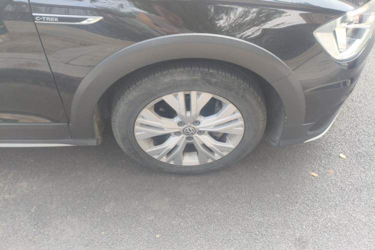 Used Volkswagen C-TREK 2017 230TSI DSG Comfort Version Right Front Wheel Hub