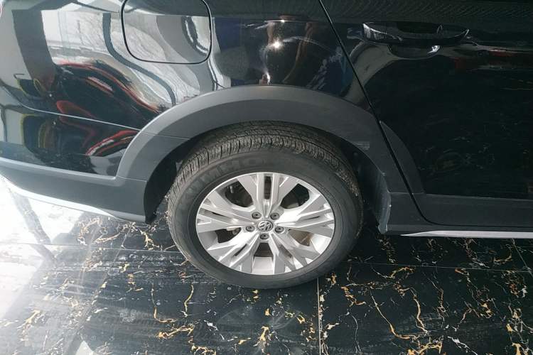Used Volkswagen C-TREK 2017 230TSI DSG Comfort Version Right Rear Wheel Hub