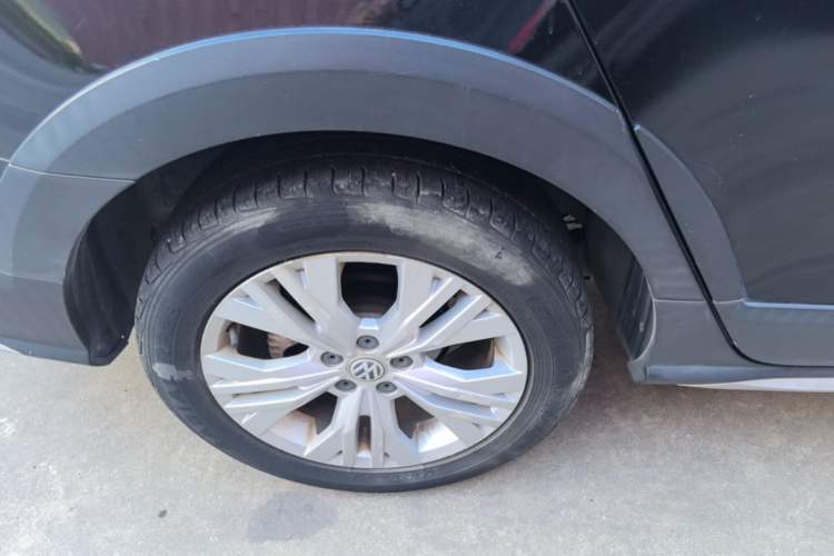 Used Volkswagen C-TREK 2017 1.6L Automatic Comfort Model Right Rear Wheel Hub