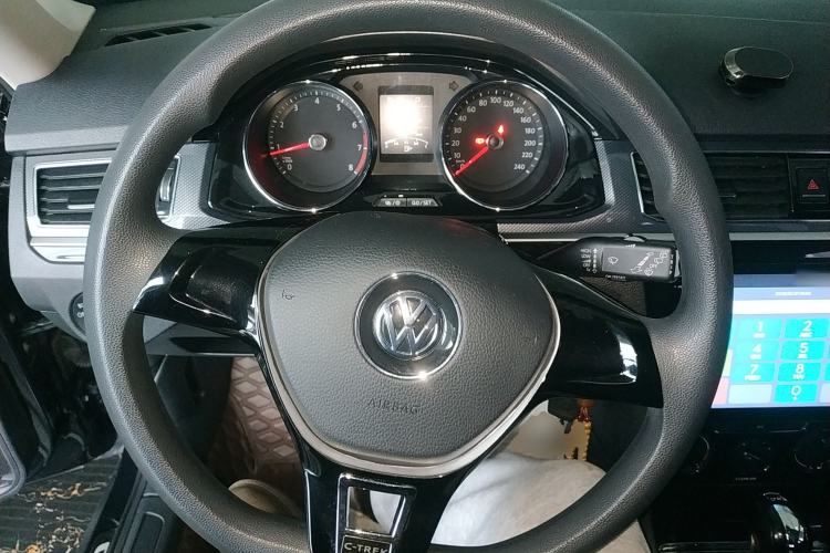 Used Volkswagen C-TREK 2017 230TSI DSG Comfort Version Steering Wheel