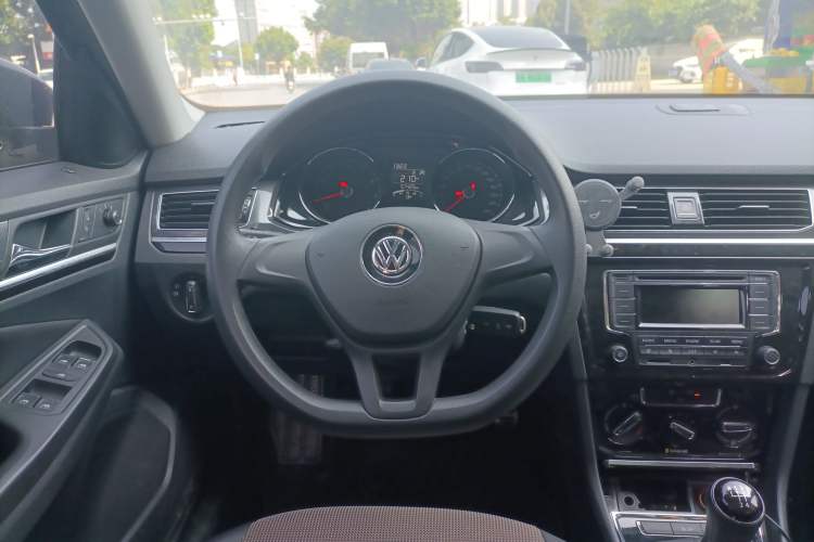 Used Volkswagen C-TREK 2017 230TSI Manual Comfort Version Steering Wheel
