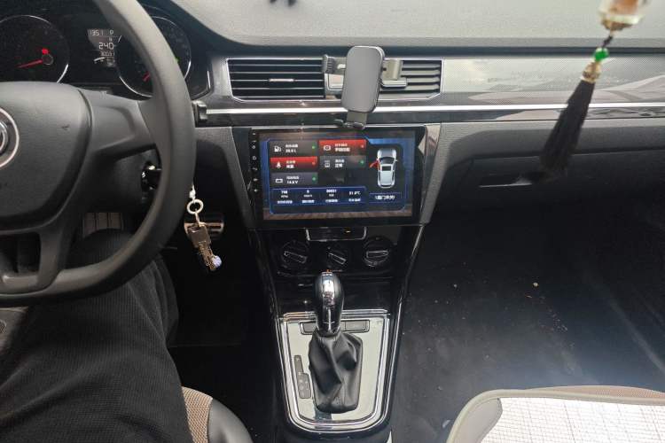 Used Volkswagen C-TREK 2017 230TSI DSG Comfort Version Audio And AC Panel
