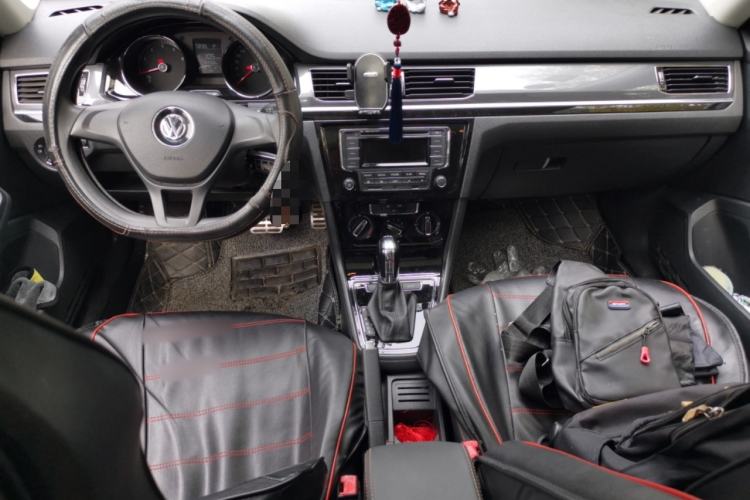 Used Volkswagen C-TREK 2017 230TSI DSG Comfort Version Center Console