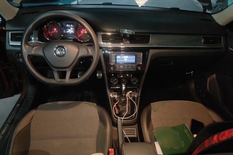 Used Volkswagen C-TREK 2017 1.6L Automatic Comfort Model Center Console