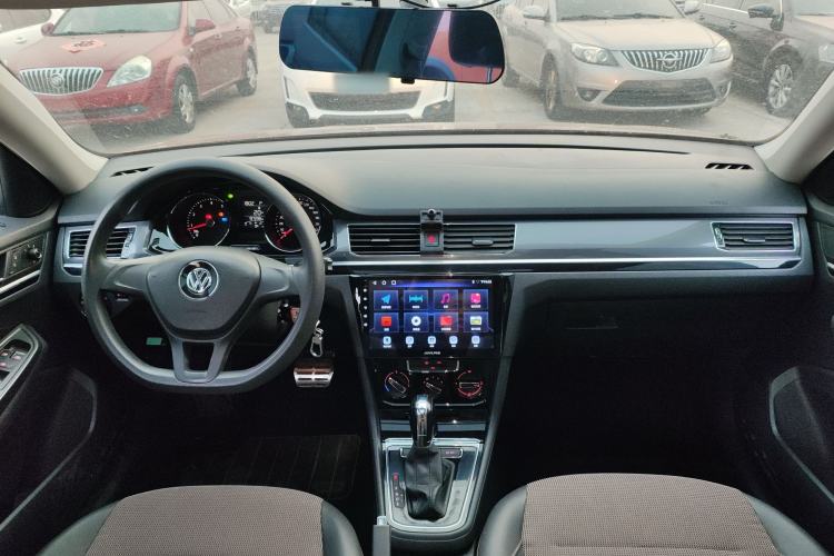 Used Volkswagen C-TREK 2017 1.6L Automatic Comfort Model Center Console