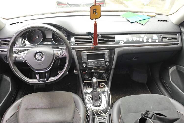 Used Volkswagen C-TREK 2017 1.6L Automatic Luxury Model Center Console
