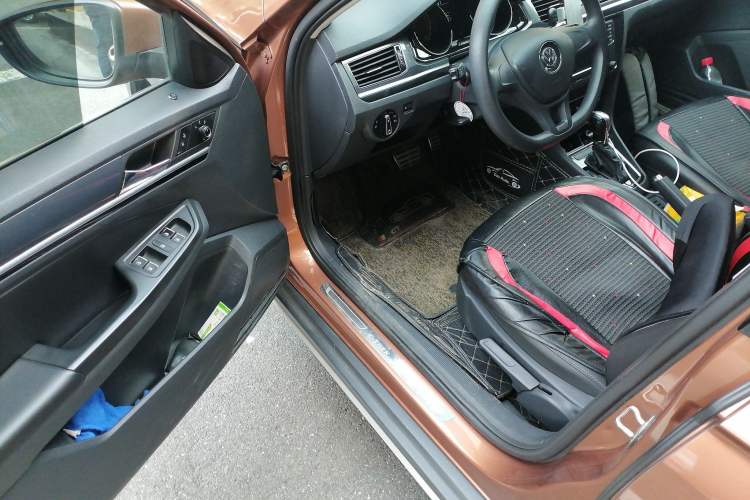 Used Volkswagen C-TREK 2017 1.6L Automatic Comfort Model Driver Seat