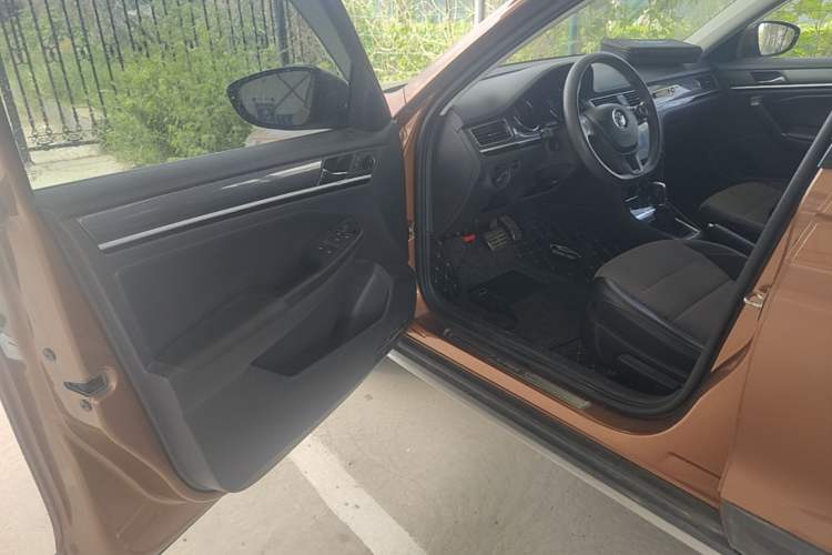 Used Volkswagen C-TREK 2017 1.6L Automatic Comfort Model Driver Seat
