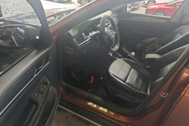 Used Volkswagen C-TREK 2017 1.6L Automatic Comfort Model Driver Seat