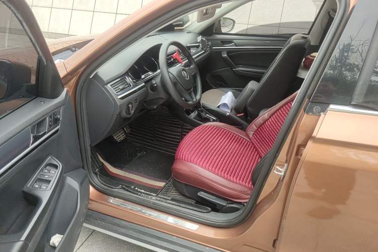 Used Volkswagen C-TREK 2017 1.6L Automatic Comfort Model Driver Seat