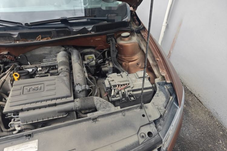 Used Volkswagen C-TREK 2017 230TSI DSG Comfort Version Engine Bay Left