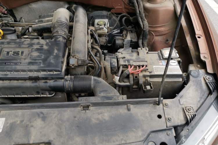 Used Volkswagen C-TREK 2017 230TSI DSG Comfort Version Engine Bay Left