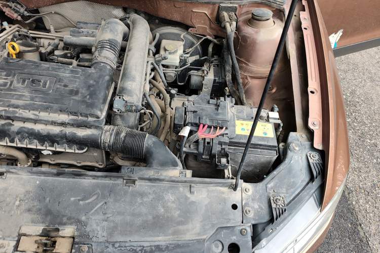 Used Volkswagen C-TREK 2017 230TSI DSG Comfort Version Engine Bay Left