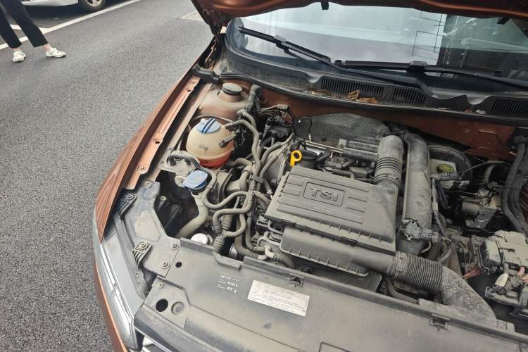 Used Volkswagen C-TREK 2017 230TSI DSG Comfort Version Engine Bay Right