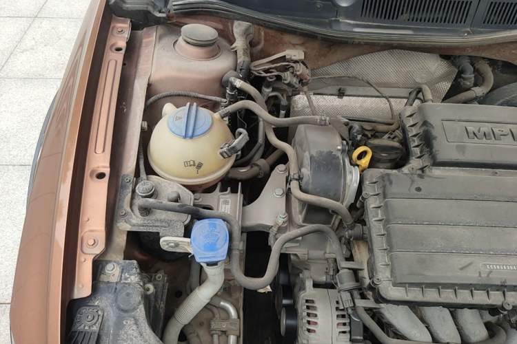 Used Volkswagen C-TREK 2017 1.6L Automatic Comfort Model Engine Bay Right