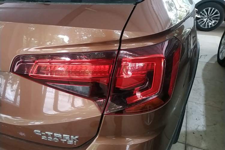 Used Volkswagen C-TREK 2017 230TSI DSG Comfort Version Exterior 3