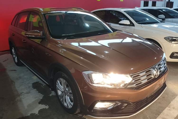 Used Volkswagen C-TREK 2017 1.6L Automatic Comfort Model Front Right 45 Deg