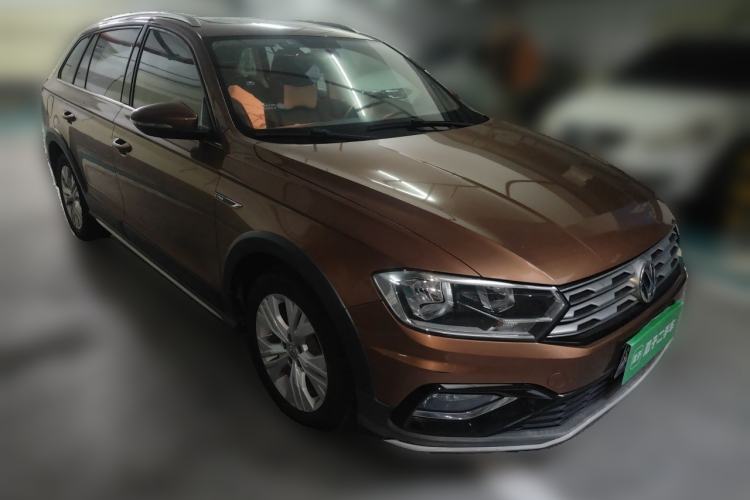 Used Volkswagen C-TREK 2017 1.6L Automatic Comfort Model Front Right 45 Deg