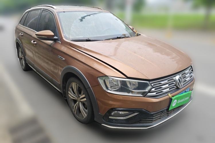 Used Volkswagen C-TREK 2017 1.6L Automatic Luxury Model Front Right 45 Deg