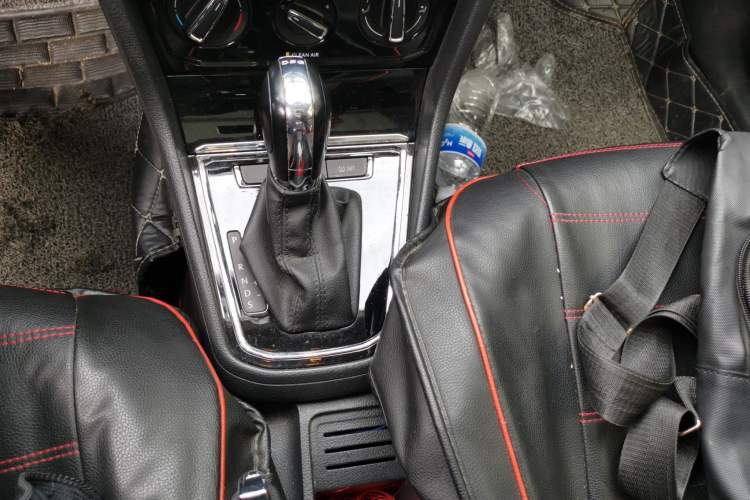 Used Volkswagen C-TREK 2017 230TSI DSG Comfort Version Gear Lever