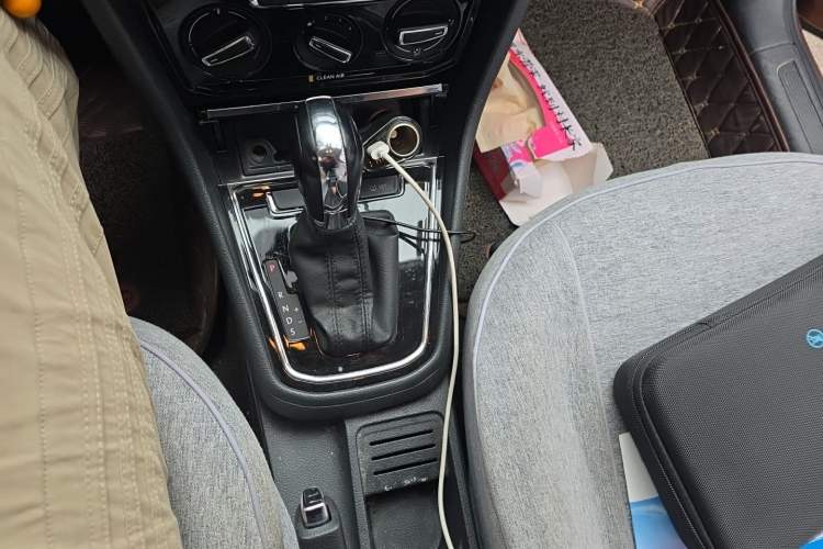 Used Volkswagen C-TREK 2017 1.6L Automatic Comfort Model Gear Lever