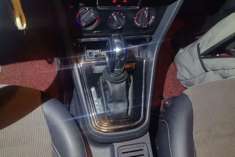 Used Volkswagen C-TREK 2017 1.6L Automatic Comfort Model Gear Lever