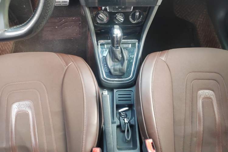 Used Volkswagen C-TREK 2017 1.6L Automatic Comfort Model Gear Lever