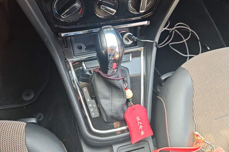 Used Volkswagen C-TREK 2017 230TSI DSG Comfort Version Gear Lever