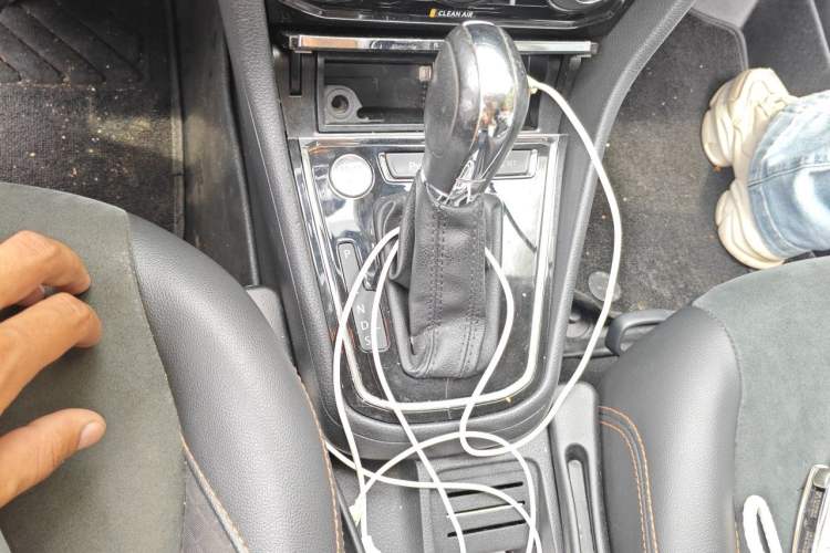 Used Volkswagen C-TREK 2017 1.6L Automatic Luxury Model Gear Lever