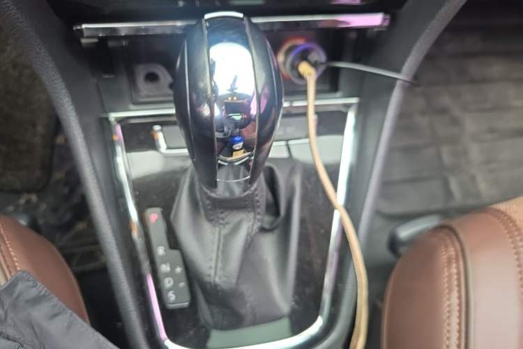 Used Volkswagen C-TREK 2017 1.6L Automatic Comfort Model Gear Lever