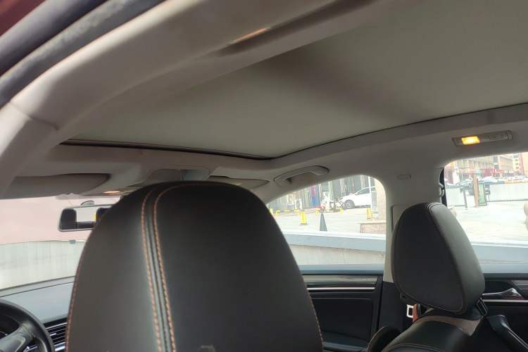 Used Volkswagen C-TREK 2017 230TSI DSG Comfort Version Headliner