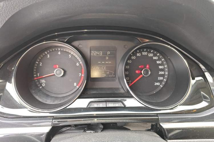 Used Volkswagen C-TREK 2017 1.6L Automatic Luxury Model Instrument Cluster