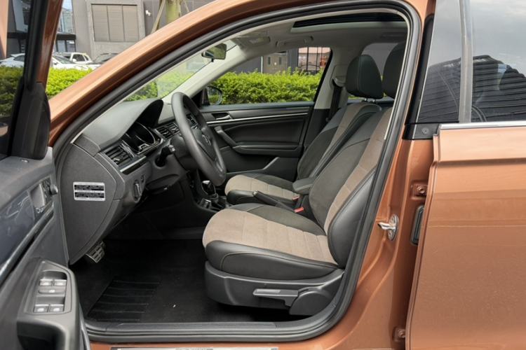 Used Volkswagen C-TREK 2017 230TSI DSG Comfort Version Interior 4