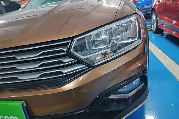 Used Volkswagen C-TREK 2017 1.6L Automatic Comfort Model Left Front Headlight