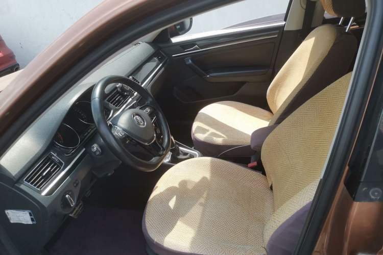 Used Volkswagen C-TREK 2017 230TSI DSG Luxury Model Left Front Seat