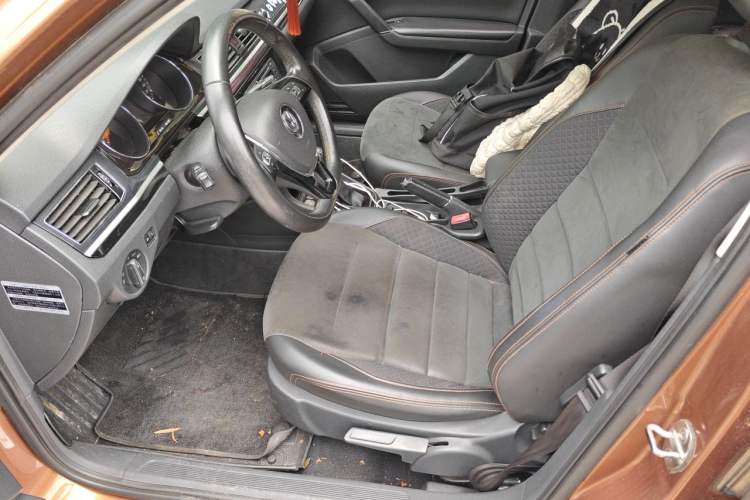 Used Volkswagen C-TREK 2017 1.6L Automatic Luxury Model Left Front Seat