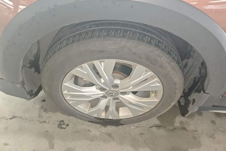 Used Volkswagen C-TREK 2017 1.6L Automatic Comfort Model Left Front Wheel Hub