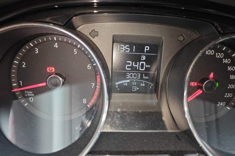 Used Volkswagen C-TREK 2017 230TSI DSG Comfort Version Odometer Close Up