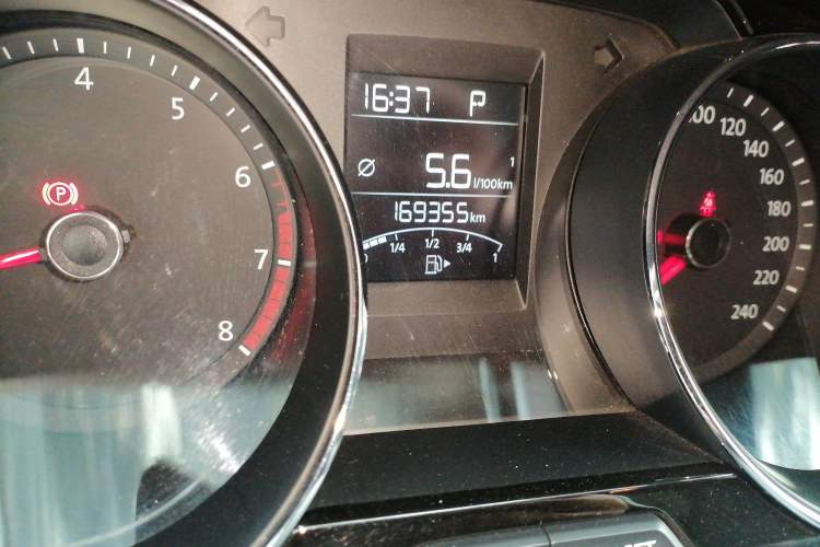 Used Volkswagen C-TREK 2017 1.6L Automatic Comfort Model Odometer Close Up