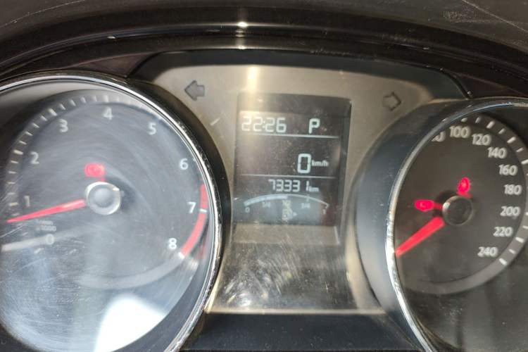 Used Volkswagen C-TREK 2017 230TSI DSG Comfort Version Odometer Close Up