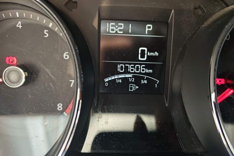 Used Volkswagen C-TREK 2017 230TSI DSG Comfort Version Odometer Close Up