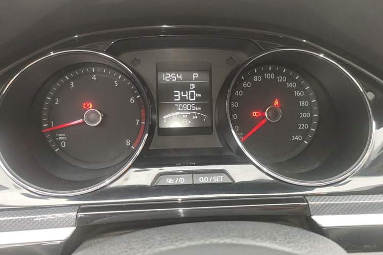 Used Volkswagen C-TREK 2017 1.6L Automatic Comfort Model Odometer Close Up