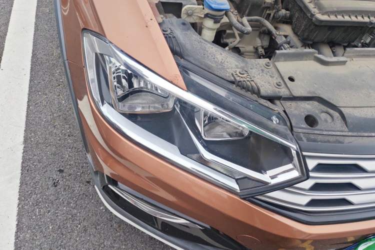 Used Volkswagen C-TREK 2017 1.6L Automatic Comfort Model Right Front Headlight